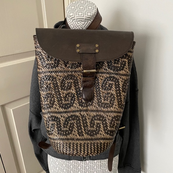 Gorgeous rattan straw leaf tribal backpack - Picture 2 of 8